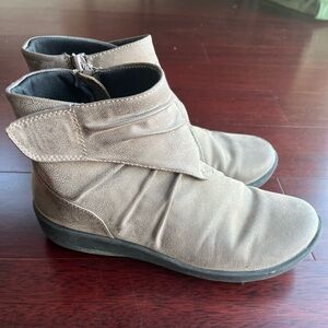 Clarks Cloud Steppers Gathered Rushed Metallic Taupe Pretty Ankle Boots Sz 6.5